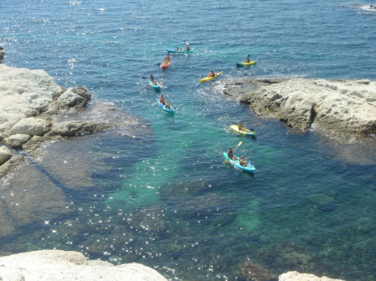 Imagen promocional de una ruta en Kayak en Cabo de Gata